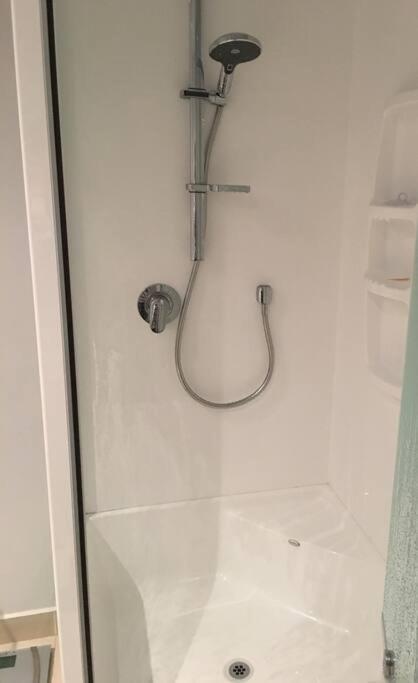 Outstanding Central Lambton Quay Apartment Веллингтон Экстерьер фото
