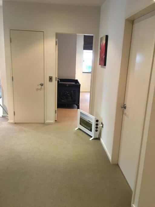 Outstanding Central Lambton Quay Apartment Веллингтон Экстерьер фото
